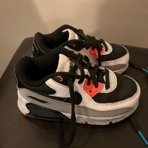 10c Nikes air max